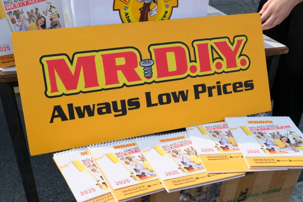 มิสเตอร์. ดี.ไอ.วาย. ปันความดี เปลี่ยนปฏิทินเก่าเป็นสื่อการเรียนรู้ เพื่อผู้บกพร่องทางการมองเห็น ต่อเนื่องปีที่ 4