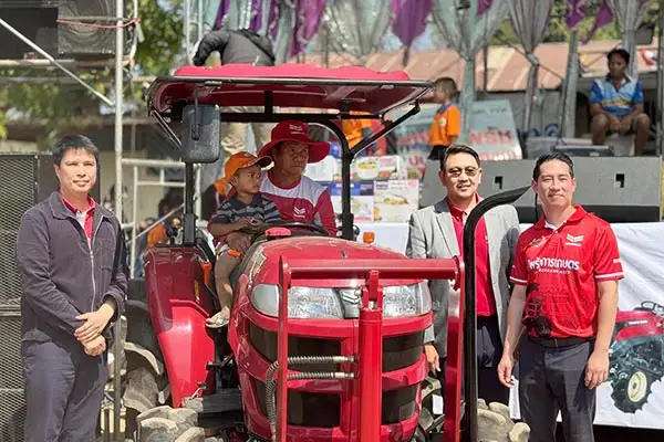 ยันม่าร์ส่งมอบแทรกเตอร์คันใหม่ ช่วยเหลือลูกค้าผู้ได้รับผลกระทบจากเหตุการณ์ชายแดน ไทย-กัมพูชา หลังรถแทรกเตอร์ได้รับความเสียหายจากเหตุระเบิด