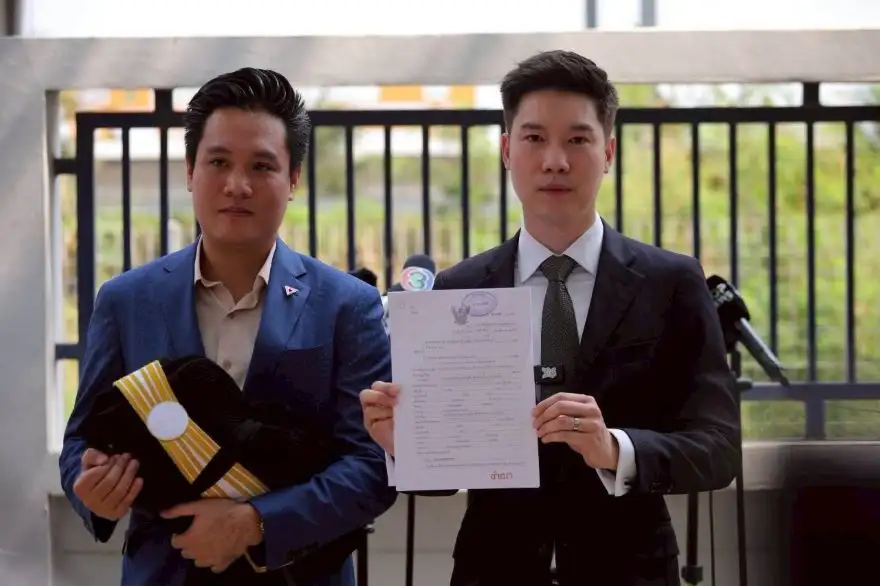 เลือกตั้ง'69: พรรคส้ม ยื่นฟ้องอาญา กกต. ส่อผิด ม.157 ปมบัตรลงคะแนน ส่งผลเลือกตั้งไม่สุจริต