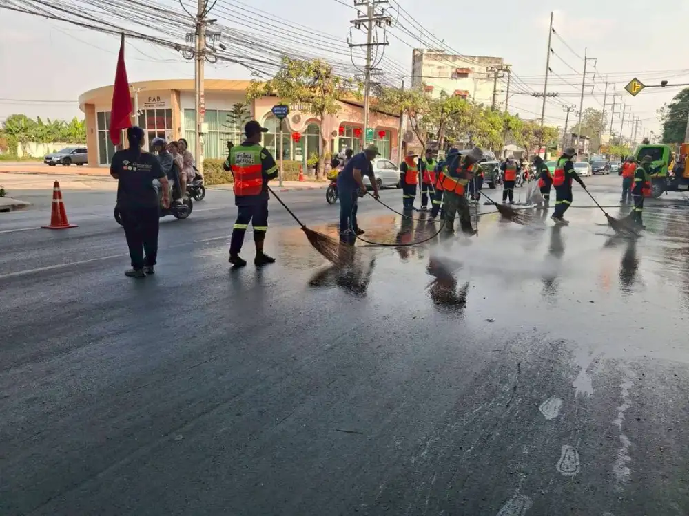 เขตสายไหมเร่งแก้ปัญหาน้ำขยะรั่วไหล เพิ่มความถี่ล้างถนน-บูรณาการทุกหน่วยลดเสี่ยงอุบัติเหตุ