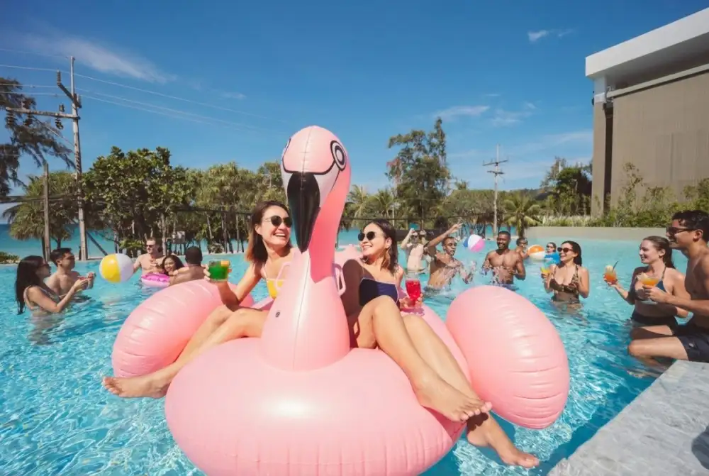 สาดความสนุกตลอดเดือนมีนาคมและเมษายน กับพูลปาร์ตี้สุดมันส์และเทศกาลสงกรานต์ที่ โฟร์พอยท์ส บาย เชอราตัน ภูเก็ต ป่าตอง บีช รีสอร์ต