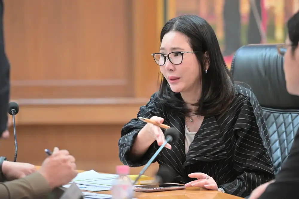 ปลัดท่องเที่ยวสั่งเกาะติดสถานการณ์ตอ.กลาง พร้อมดูแลนทท.ตกค้าง