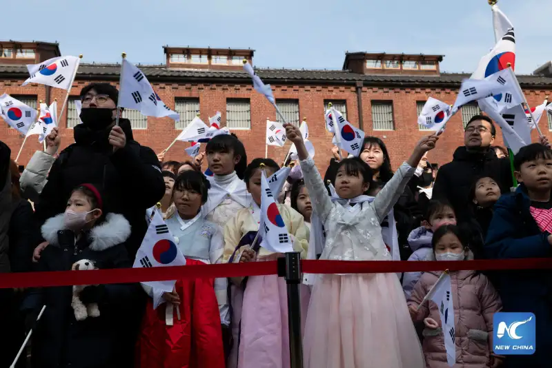 ผู้นำเกาหลีใต้ กระตุ้นฟื้นความเชื่อมั่นกับเกาหลีเหนือ