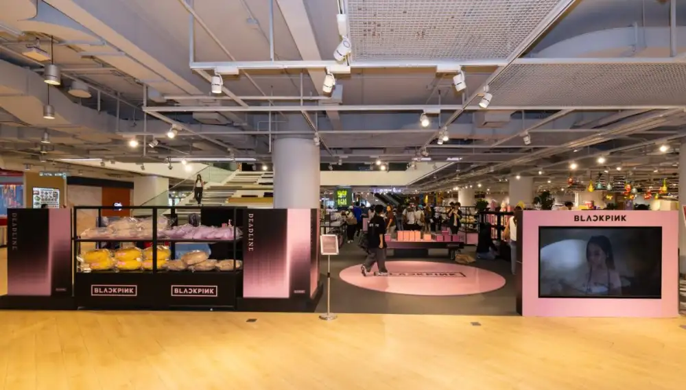 ครั้งแรก! สยามดิสคัฟเวอรี่ ร่วมกับ KPOPMERCH มอบความสุขให้ BLINK ไทย กับ