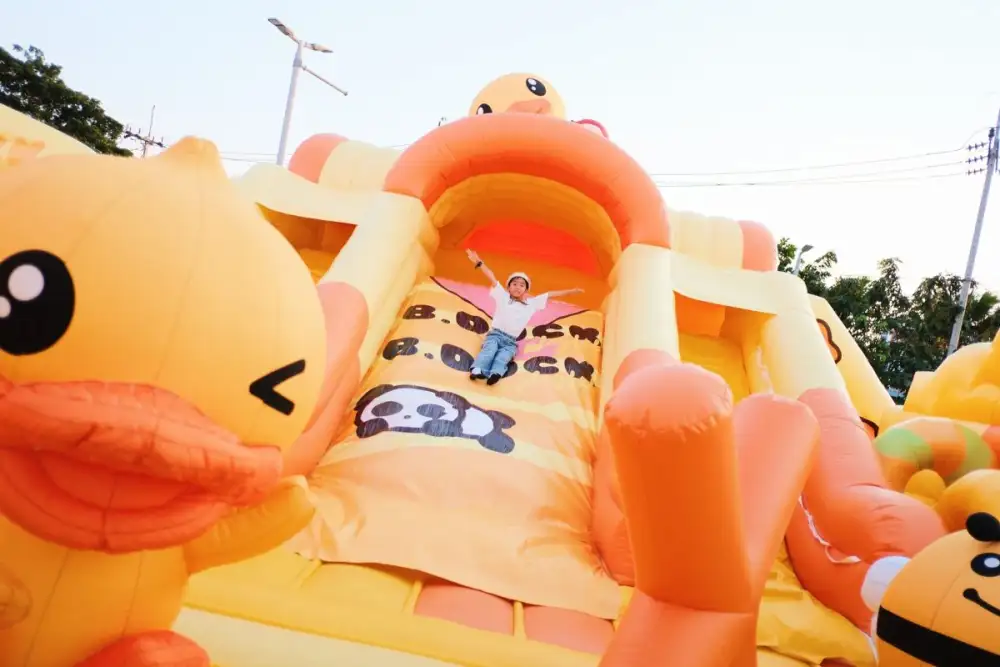 โรบินสันไลฟ์สไตล์ ปักหมุดแลนด์มาร์กแห่งความสนุกของครอบครัว ร่วมฉลอง 20 ปี ของ B.Duck 20th Playful Bouncy Playland ชวนผจญภัยในดินแดนเด้งดึ๋งกับเจ้าเป็ดเหลือง ระหว่างวันที่ 21 ก.พ. 69 - 20 มี.ค. 69 ที่โรบินสันไลฟ์สไตล์ ราชพฤกษ์