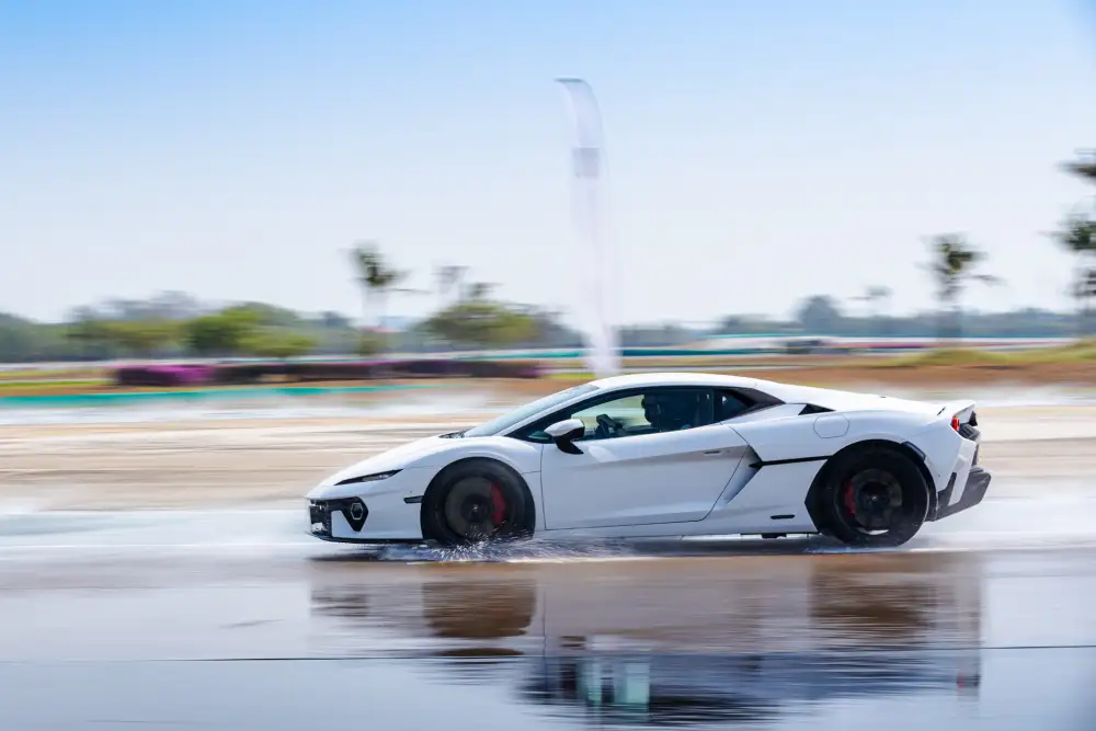 Bridgestone ตอกย้ำพันธมิตรระดับโลกกับ Automobili Lamborghini เปิดประสบการณ์ขับขี่เร้าใจสุดเอ็กซ์คลูซีฟให้ลูกค้า 