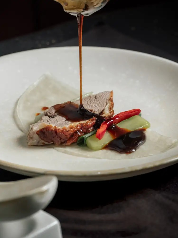 M สู้ศึกสุกี้หรูแตกแบรนด์ 