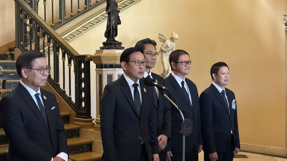 รมว.พลังงาน สั่งผู้ค้าเพิ่มสำรองน้ำมัน-ซื้อ LNG เพิ่ม เล็งฟื้น B7-B10 หากดีเซลพุ่งแรง