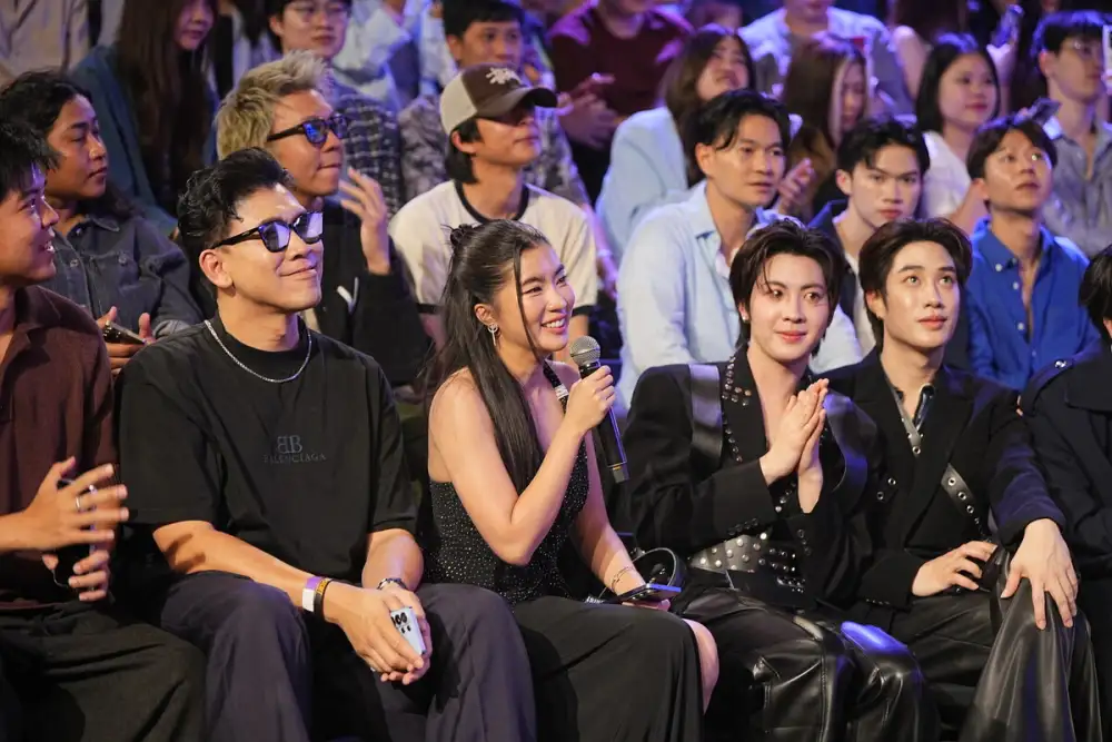 ก้อย-อรัชพร โดนแซวแรง กลางงานเปิดตัว Samsung Galaxy S26 Series มือถือจอกันเผือกครั้งแรกของโลก หลังโชว์หวานทะลุจอ จนชาวเน็ตอิจฉาตาร้อน