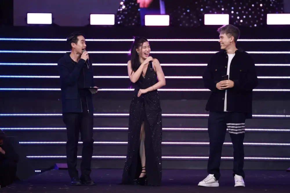 ก้อย-อรัชพร โดนแซวแรง กลางงานเปิดตัว Samsung Galaxy S26 Series มือถือจอกันเผือกครั้งแรกของโลก หลังโชว์หวานทะลุจอ จนชาวเน็ตอิจฉาตาร้อน