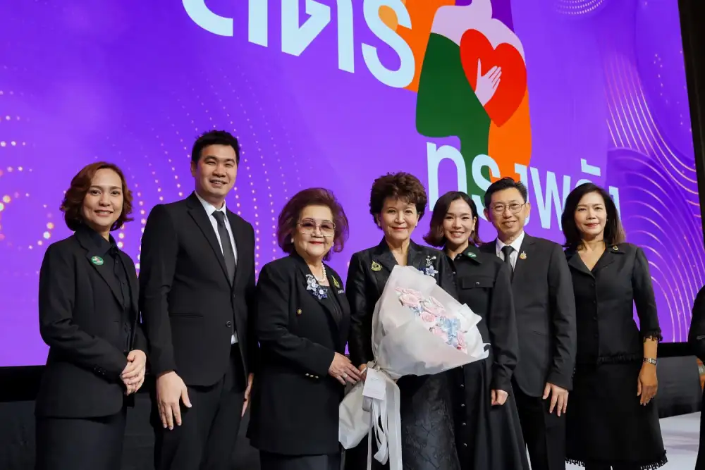 ดร.รัชนีพร พุคยาภรณ์ พุกกะมาน อธิการบดี ม.ศรีปทุม เข้ารับพระราชทานเข็มเกียรติคุณ 