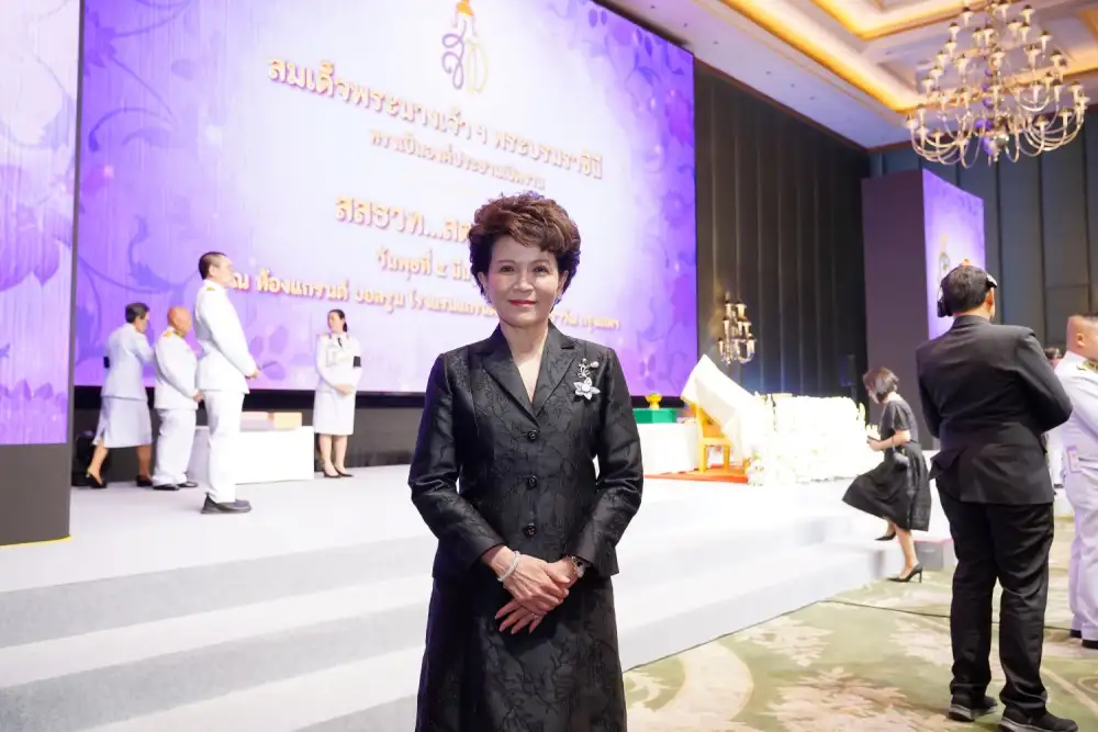 ดร.รัชนีพร พุคยาภรณ์ พุกกะมาน อธิการบดี ม.ศรีปทุม เข้ารับพระราชทานเข็มเกียรติคุณ 