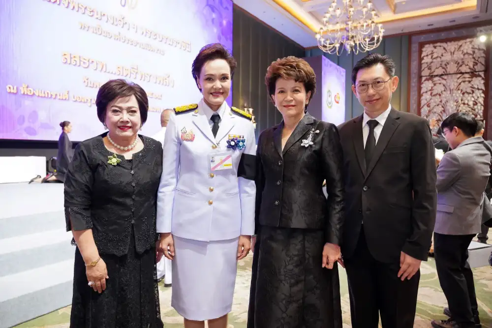 ดร.รัชนีพร พุคยาภรณ์ พุกกะมาน อธิการบดี ม.ศรีปทุม เข้ารับพระราชทานเข็มเกียรติคุณ 