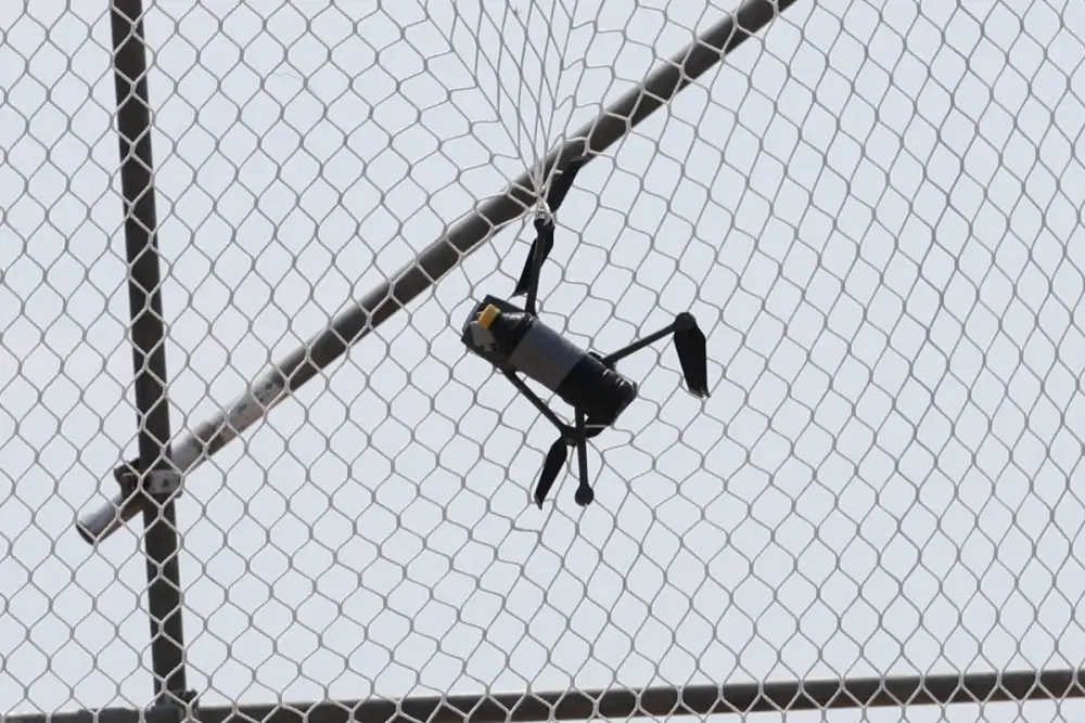 กลุ่ม ปตท. พัฒนานวัตกรรมตาข่ายป้องกันโดรนแบบแรงดึงสูงต้นแบบ เสริมแนวป้องกันโครงสร้างพื้นฐาน พร้อมต่อยอดเชิงพาณิชย์