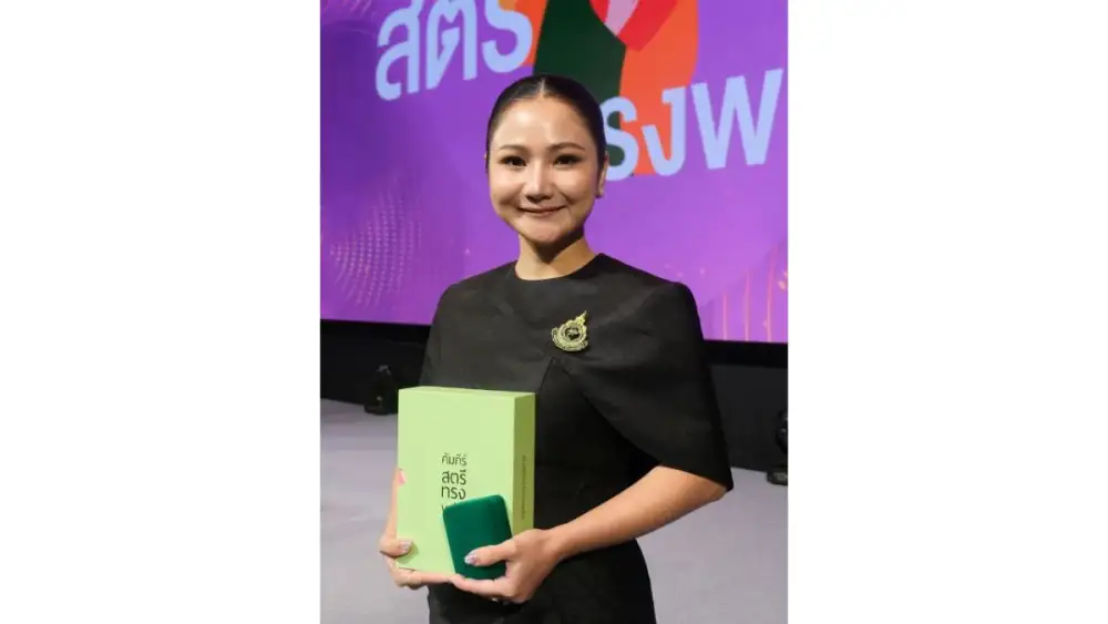 'สุภาพร แฮฟเนอร์' ผู้นำฮาฟเนอร์ กรุ๊ป รับพระราชทานรางวัลเข็ม 'สตรีทรงพลัง' จากพระราชินี ในฐานะต้นแบบผู้บริหารหญิงผู้เชื่อมโยงธุรกิจไทยสู่มาตรฐานสากล