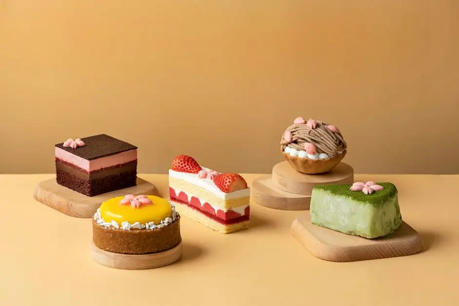 ต้อนรับเทศกาลดอกซากุระบานผ่านคอลเลกชันขนมหวานสุดพิเศษ