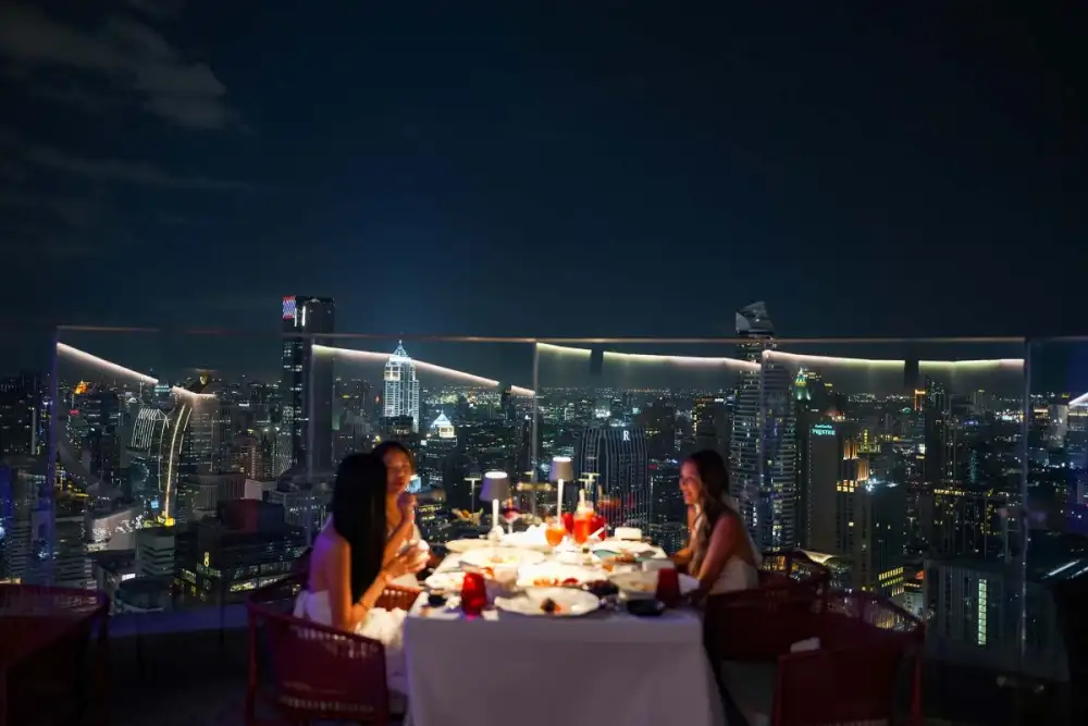 สัมผัสค่ำคืนเหนือระดับกับความพรีเมียมบนสุดยอดรูฟท็อปใจกลางเมืองกรุงฯ ณ โรงแรมเซ็นทาราแกรนด์ฯ เซ็นทรัลเวิลด์