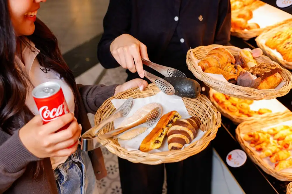 ไทยน้ำทิพย์ โคคา-โคล่า เดินหน้าขยายธุรกิจในช่องทาง QSR สู่กลุ่มร้านเบเกอรี่