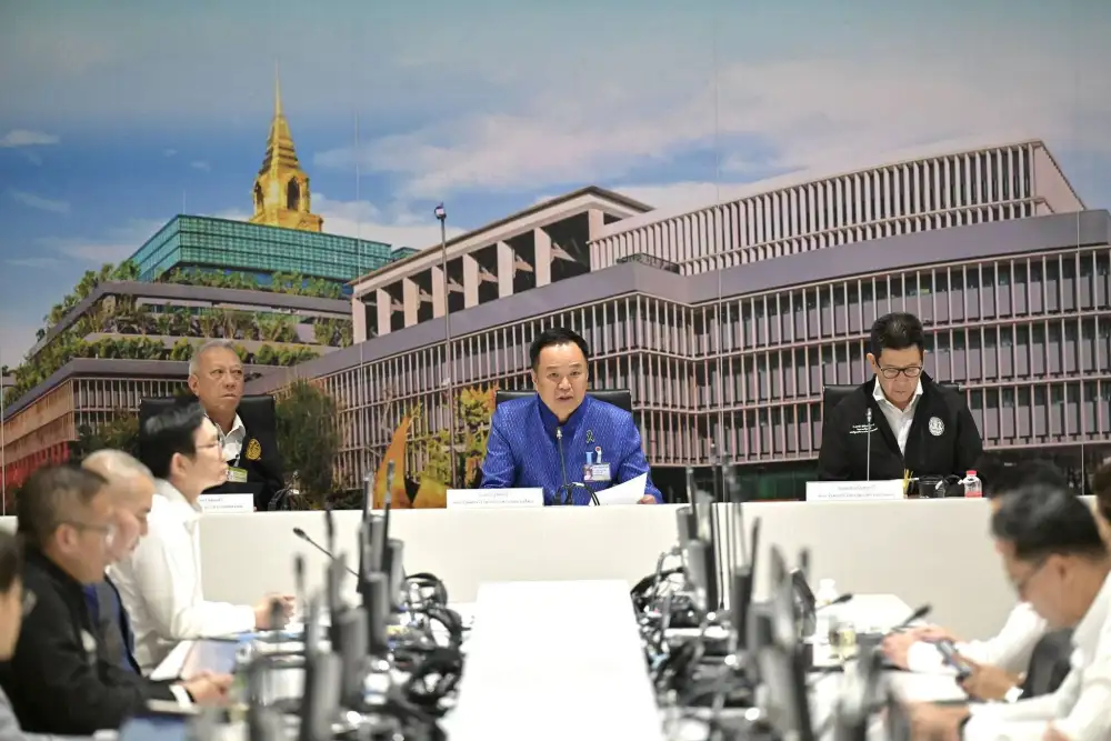 นายกฯ วอนชาวบ้านเลิกแห่ตุนน้ำมัน เร่งอัดสต็อกเข้าระบบ-สั่งโค้ดราคาหน้าโรงกลั่นเท่าปั๊ม