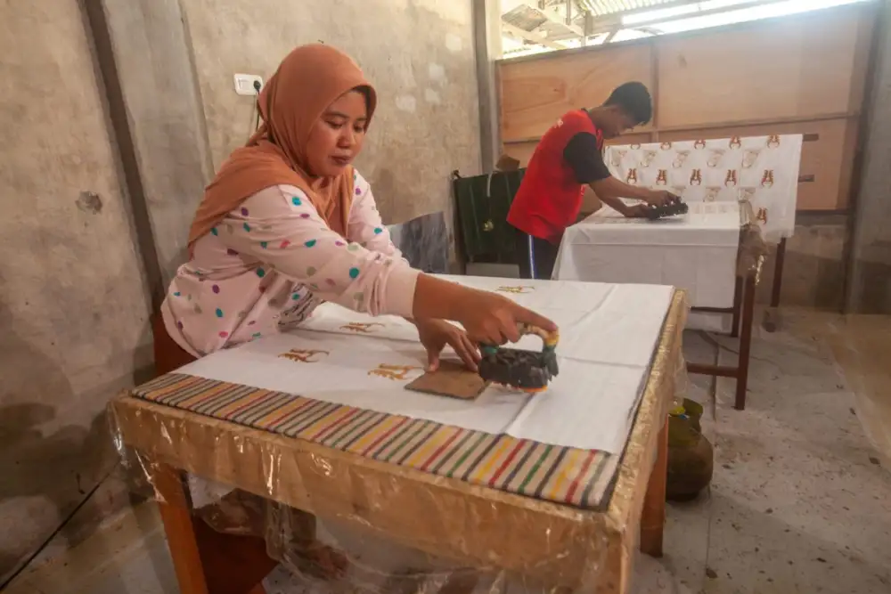 Batik Valiri as a Form of Sustainable Fashion, Heritage of Sigi's Ranjuri Forest, and a Statement of Sustainable Lifestyle