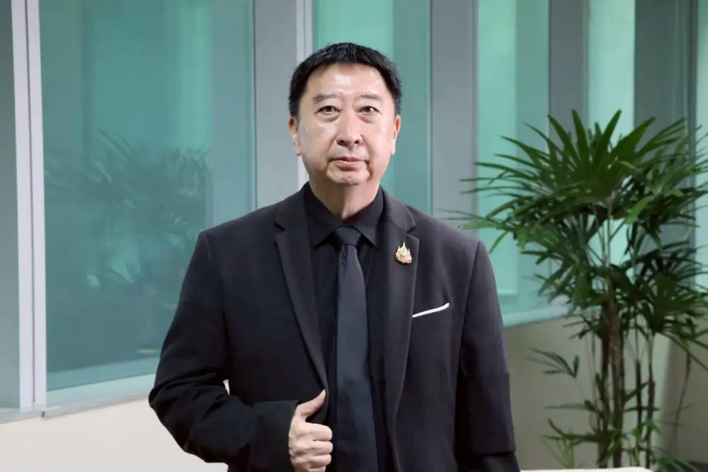 ดีเซลขยับขึ้นแตะ 33 บาท หลังกองทุนน้ำมันฯ ลดชดเชย-สกัดลักลอบส่งออก/เบนซิน-แก๊สโซฮอล์เพิ่ม 2 บาท