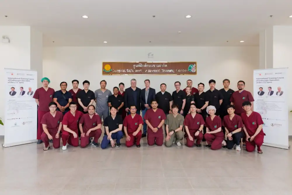 สถาบันกระดูกสันหลังบำรุงราษฎร์ ร่วมกับ โรงพยาบาลเซนต์แอนนา จัดประชุมผ่าตัดกระดูกสันหลังด้วยเทคนิคการผ่าตัดส่องกล้องเอ็นโดสโคป