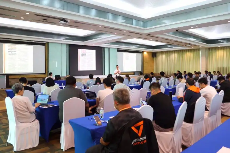 พรรคส้ม ฟิตจัด! ติวเข้ม สส.พร้อมลุยงานสภาฯ ย้ำทำการเมืองเพื่อประโยชน์ประชาชน