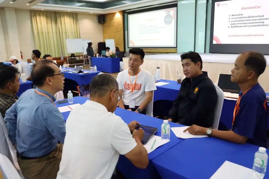 พรรคส้ม ฟิตจัด! ติวเข้ม สส.พร้อมลุยงานสภาฯ ย้ำทำการเมืองเพื่อประโยชน์ประชาชน