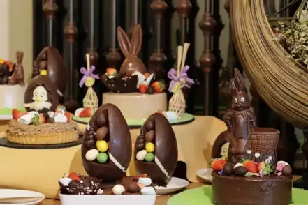 ฉลองเทศกาลอีสเตอร์และสงกรานต์ด้วยมื้ออาหารสุดพิเศษและกิจกรรมสร้างแรงบันดา ลใจตลอดเดือนเมษายนนี้ ที่ภูเก็ต แมริออท รีสอร์ท แอนด์ สปา, ในยางบีช