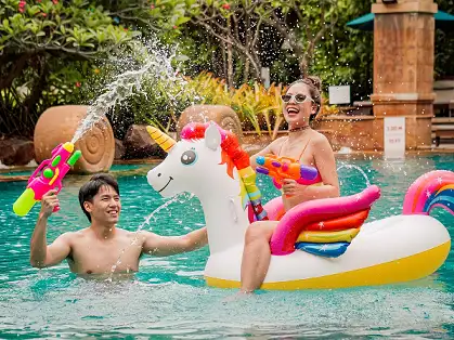 ชื่นฉ่ำต้อนรับ