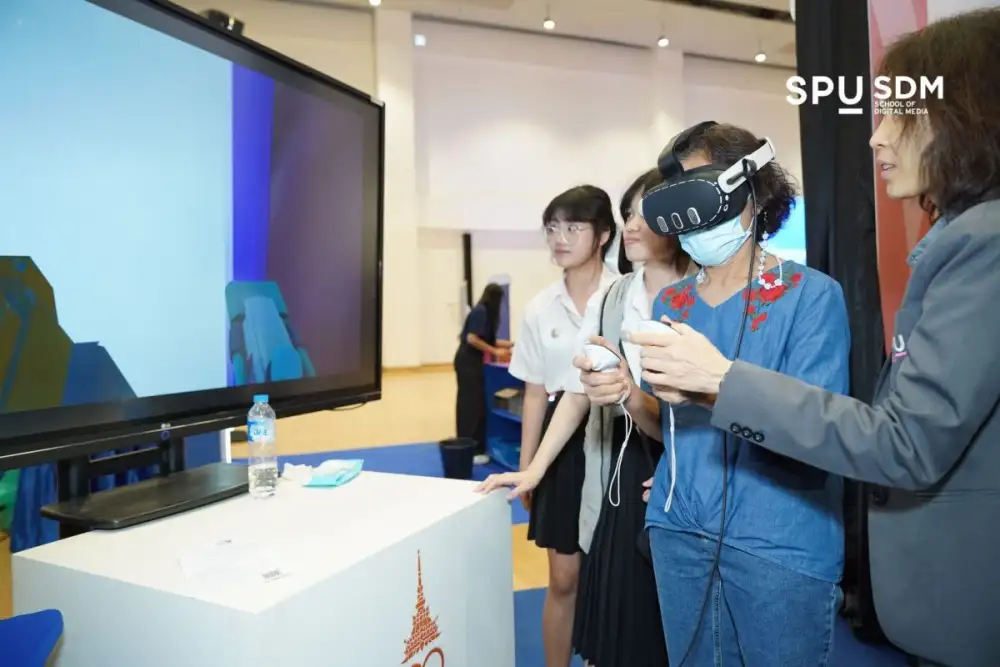 คณะดิจิทัลมีเดีย SPU ร่วมกับ รพ.จุฬาภรณ์ โชว์ผลงานเกม VR สร้างการเรียนรู้ลำไส้แบบเสมือนจริง ในงาน
