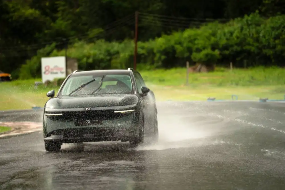 ZEEKR คว้ารถยอดเยี่ยมแห่งปีสองรางวัลจาก GPI Car of the Year 2026 ZEEKR 009