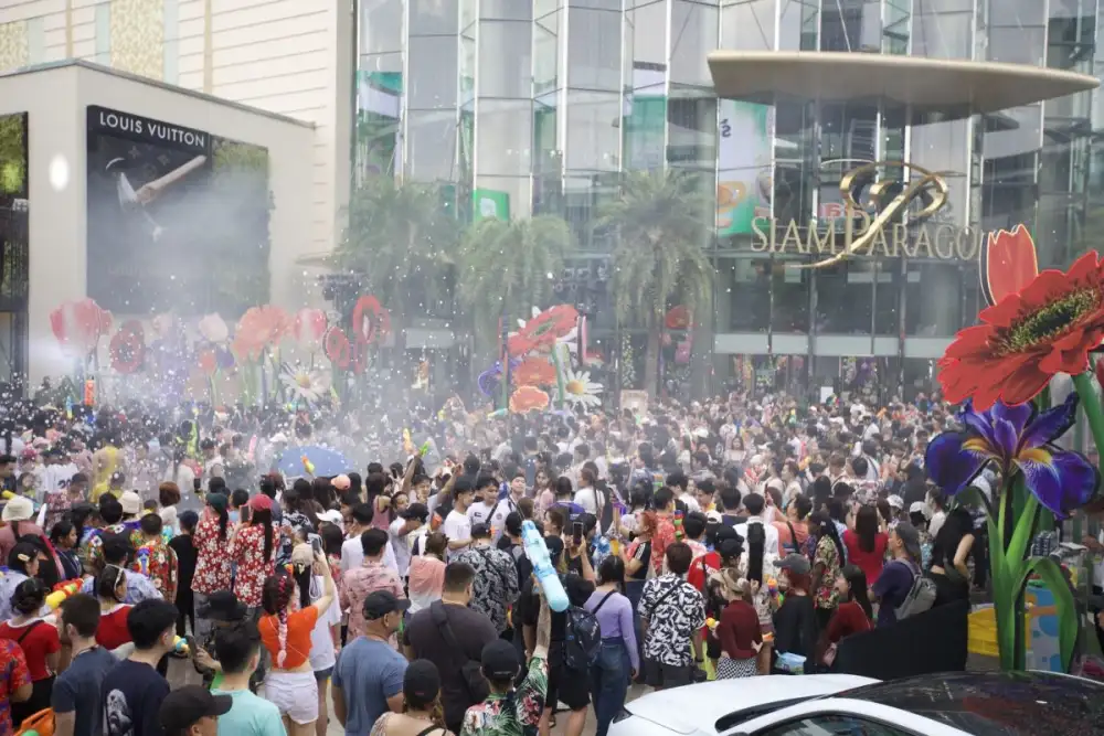 สยามพารากอน สร้างปรากฏการณ์รับซัมเมอร์สุดยิ่งใหญ่!!