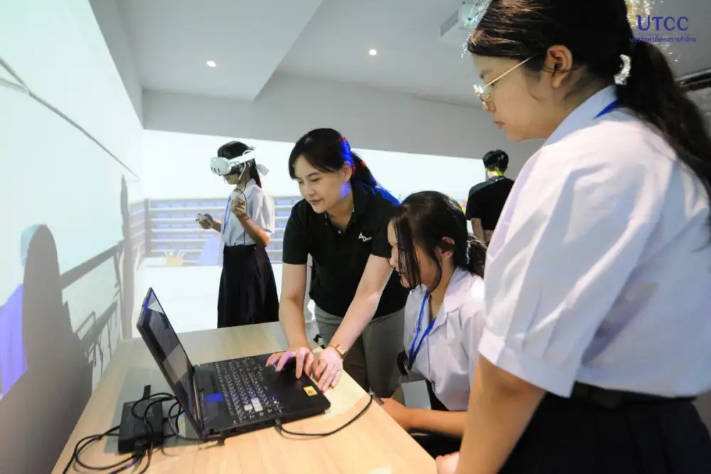 เรียนจริง ทำจริง! คณะพยาบาลฯ UTCC พาน้อง ม.ปลาย ฝึก CPR-ทำคลอดใน Lab อัจฉริยะ