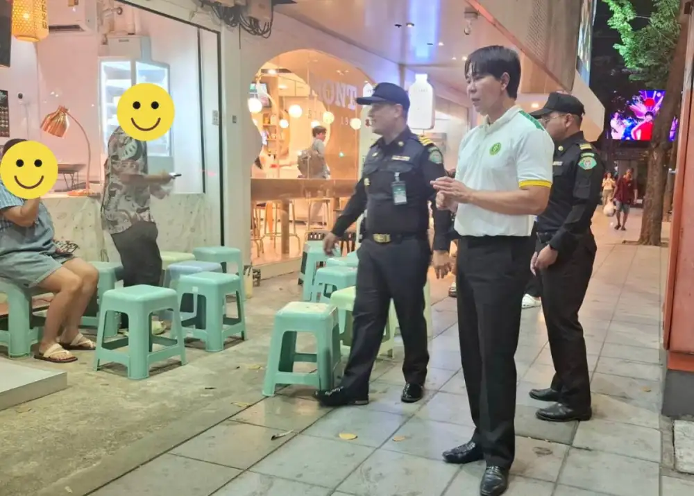 เขตปทุมวันลุยจัดระเบียบทางเท้าถนนบรรทัดทอง กวดขันผู้ค้าไม่ตั้งวางสิ่งของกีดขวางพื้นที่สาธารณะ