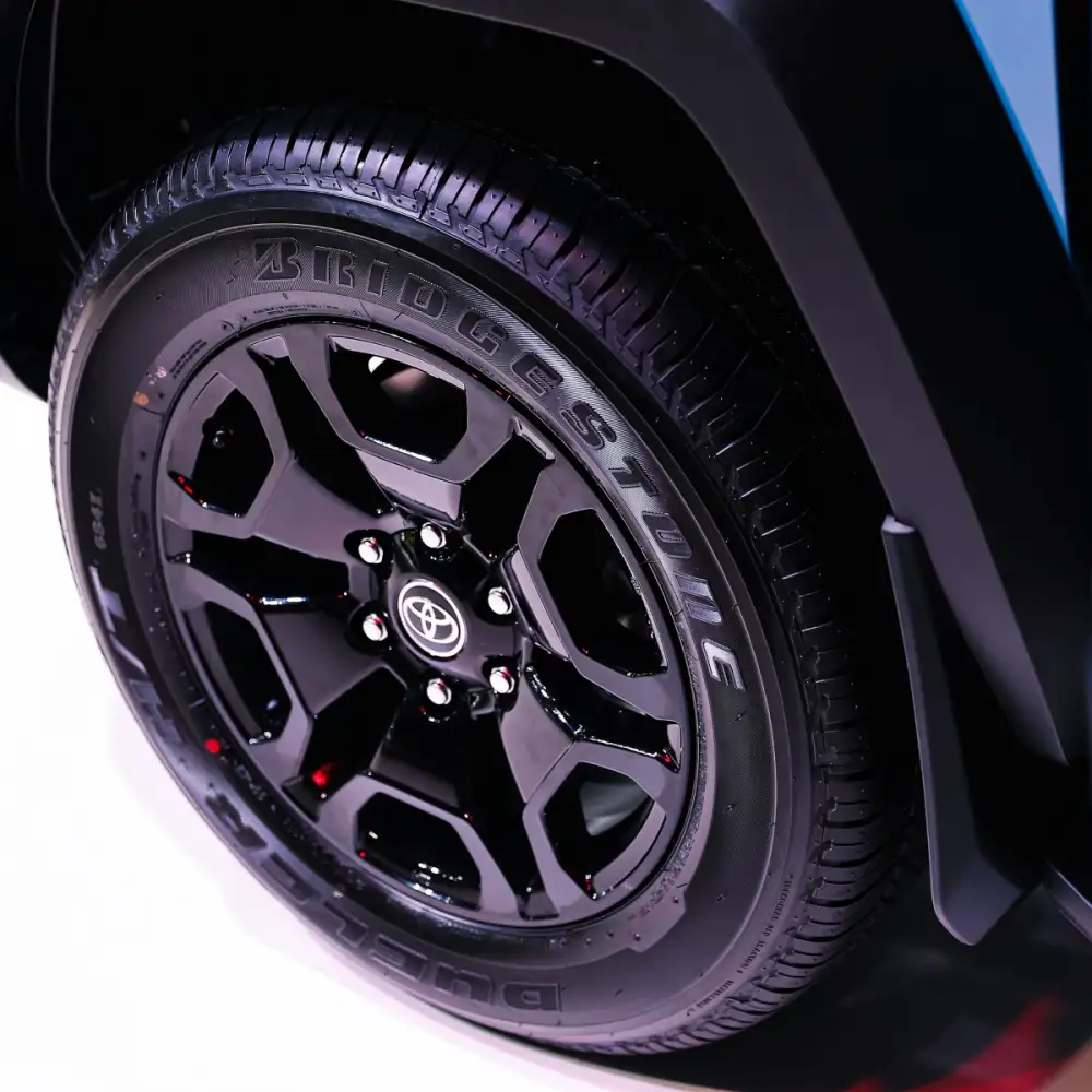 โตโยต้า เลือก บริดจสโตน DUELER H/T 684II เป็นยางมาตรฐานของ LAND CRUISER FJ