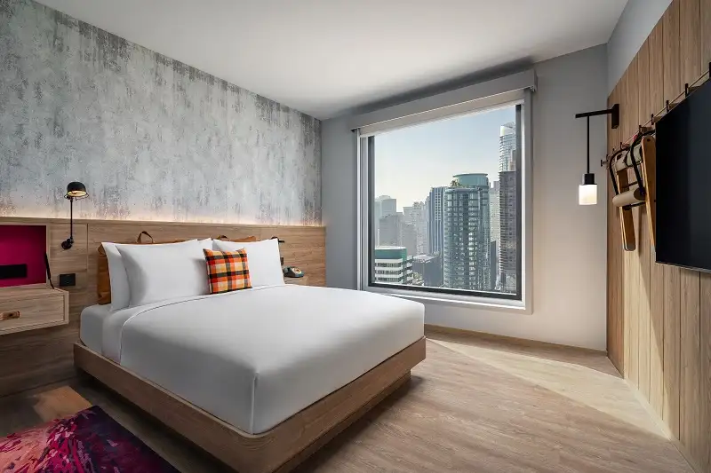 ม็อกซี่ แบงคอก ราชประสงค์ เปิดตัวประสบการณ์รับเดือนเมษายน กับสีสันแห่งสงกรานต์ รูฟท็อปวิวเมือง และคอนเซ็ปต์อาหารสไตล์โซเชียลไดนิ่ง