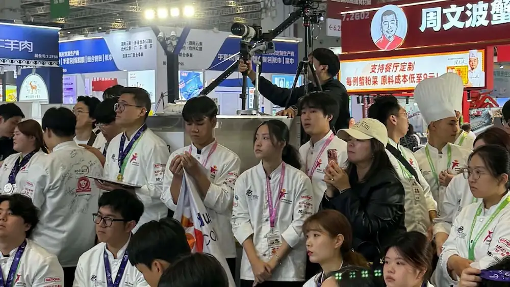 นักศึกษาวิทยาลัยดุสิตธานีสร้างชื่อให้ประเทศไทย คว้าชัยระดับนานาชาติอีกครั้งจากประเทศจีน