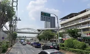 สจส. ติดตั้งป้ายแนะนำช่องทางจราจรบริเวณแยกไฟฉายใหม่ อำนวยความสะดวกผู้ใช้เส้นทาง