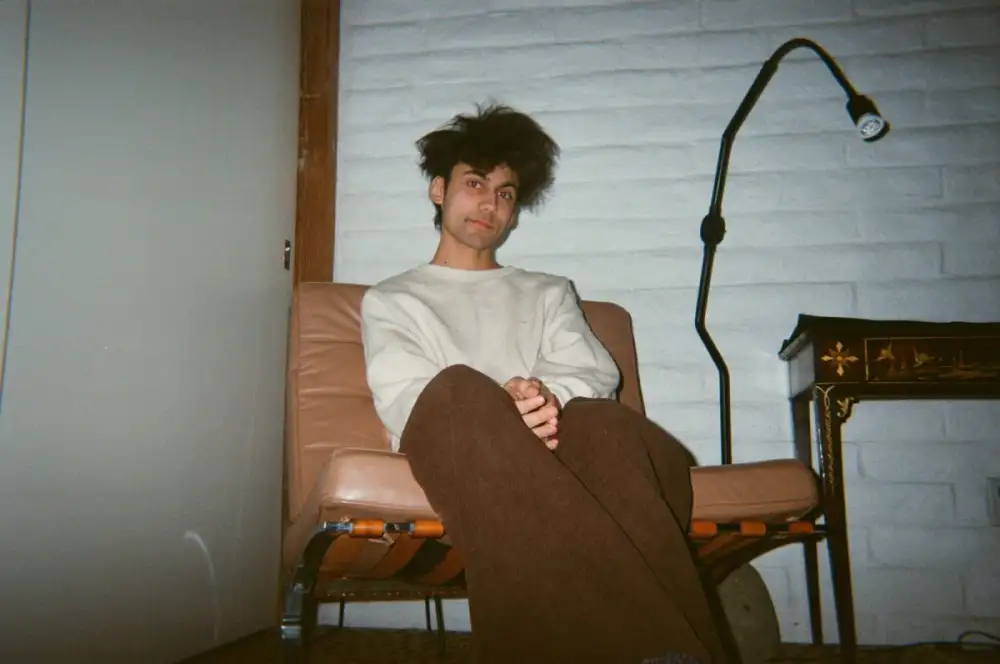 aron! ส่งเพลงใหม่ฟังสบายแต่เจ็บจี๊ด