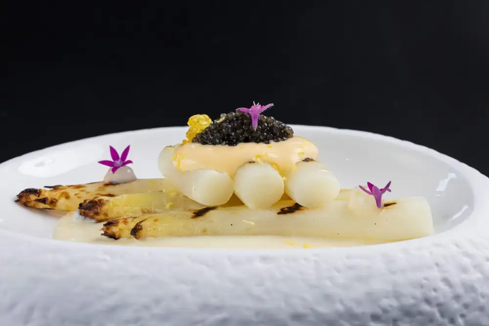 ลิ้มรสเมนูความอร่อยกับวัตถุดิบราชินีแห่งฤดูใบไม้ผลิ ณ ห้องอาหารเรดสกาย โรงแรมเซ็นทาราแกรนด์ฯ เซ็นทรัลเวิลด์