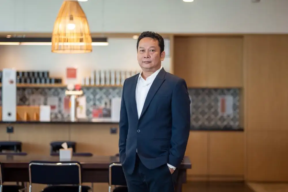 บ้านหรู 10 - 30 ล้านบาท เซกเมนต์ที่ไม่มีวันตาย จับตา 4 ยักษ์ใหญ่เปิดศึกชิงกำลังซื้อ Young Successor ก่อนดอกเบี้ยพุ่ง - ราคาบ้านขยับรับภัยสงคราม