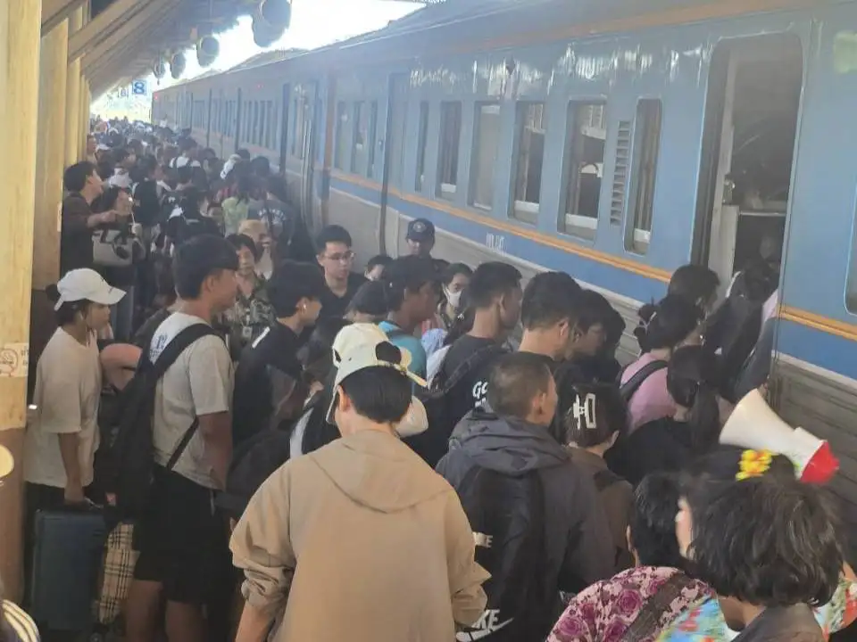 วันหยุดแรกสงกรานต์คนใช้ระบบรางกว่า 1 ล้านคน-เที่ยวต่ำคาด 12% ทั้งรฟท.-รถไฟฟ้าในเมือง