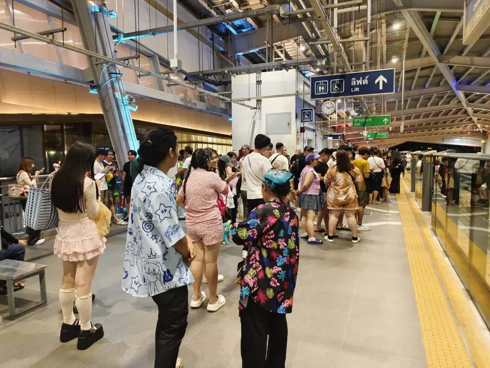 สามวันแรกเทศกาลสงกรานต์ คนกรุงแห่เล่นน้ำ เน้นใช้รถไฟฟ้า ดันยอดใช้ระบบรางสะสมพุ่ง 3.6 ล้านคน-เที่ยว