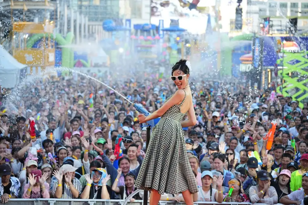 โมเมนต์ประวัติศาสตร์! ตอกย้ำสงกรานต์ไทยขึ้นแท่นเทศกาลโลก เซ็นทรัลเวิลด์ต้อนรับ Miss World 