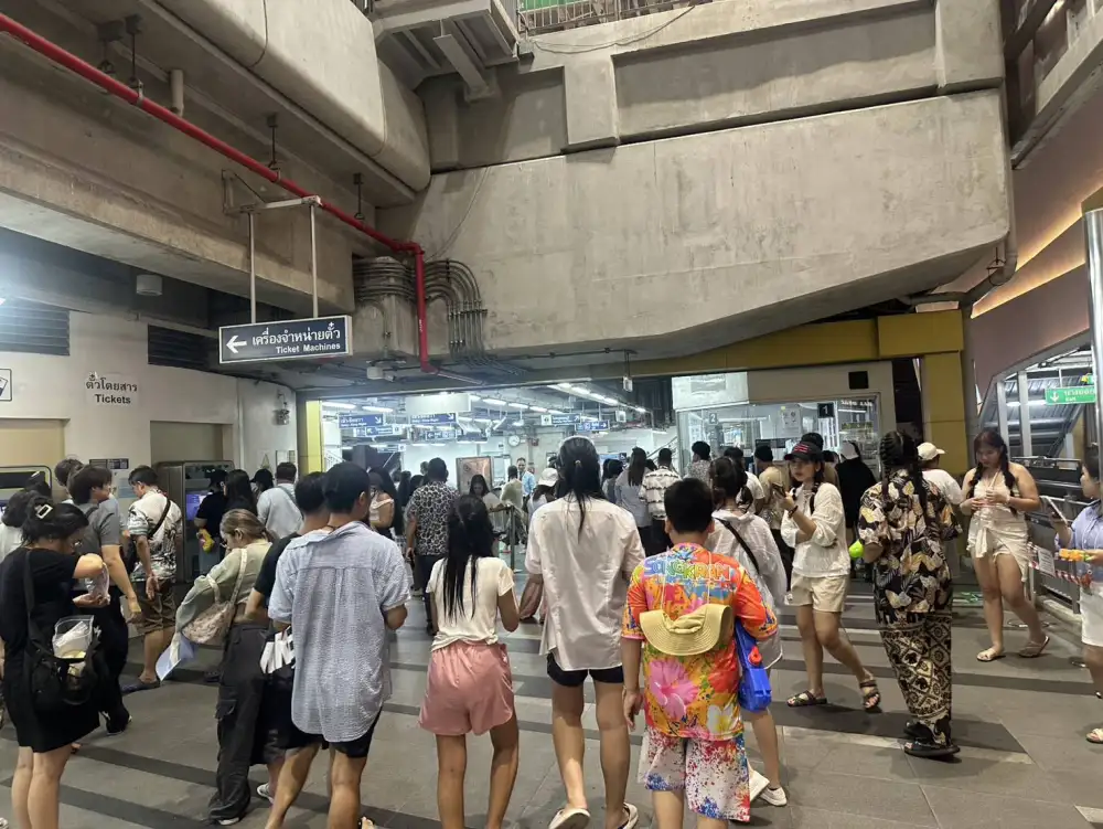 โหมดกลับกรุง! ยอดเดินทางระบบรางวันหยุดสุดท้ายสงกรานต์ ทะลักกว่า 1 ล้านคน-เที่ยว