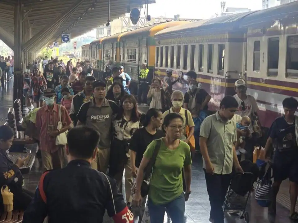 โหมดกลับกรุง! ยอดเดินทางระบบรางวันหยุดสุดท้ายสงกรานต์ ทะลักกว่า 1 ล้านคน-เที่ยว