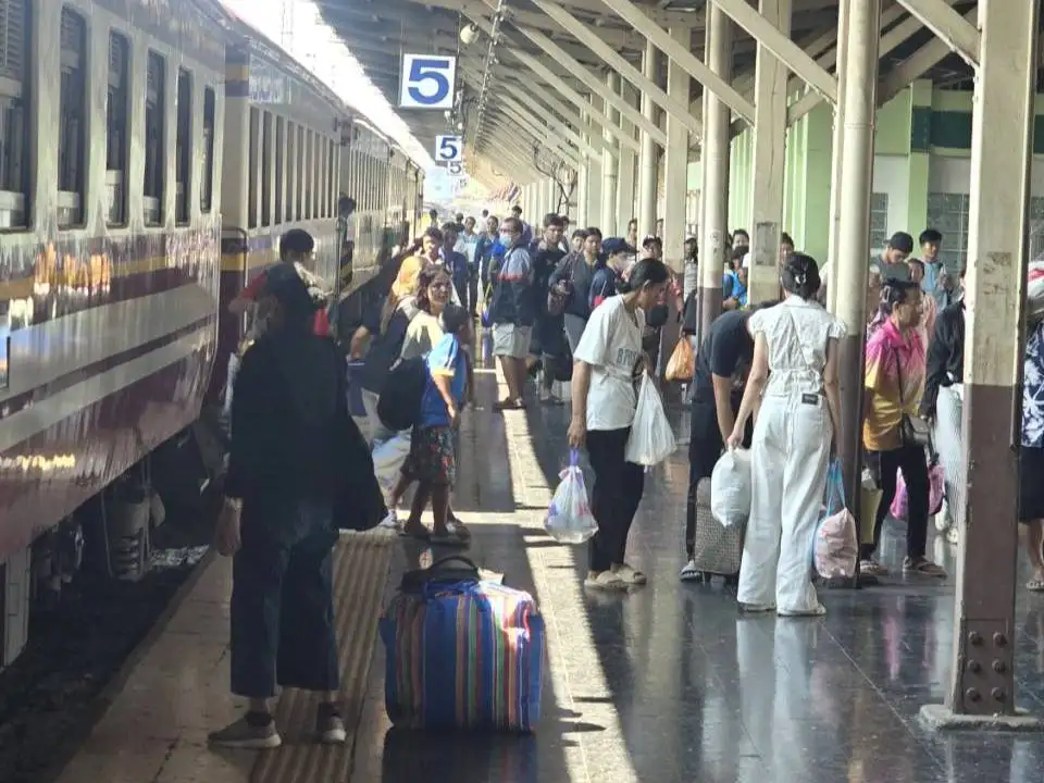 ยอดผู้ใช้ระบบรางวันเสาร์ทะลุ 9 แสนคน-เที่ยว ขร.กำชับ รฟท.ดูแลประชาชนขากลับให้ปลอดภัยที่สุด