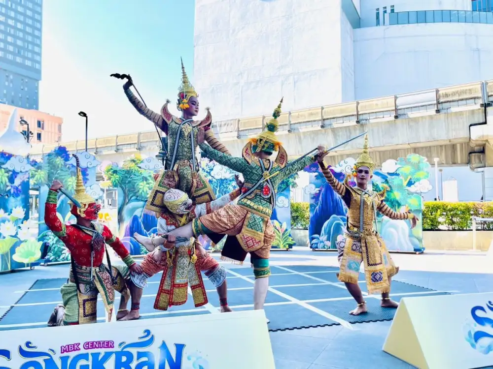 ควันหลงสงกรานต์สุดประทับใจทัวริสต์ สัมผัสเสน่ห์ไทยร่วมสมัยที่ เอ็ม บี เค เซ็นเตอร์ ตอกย้ำ Cultural & Tourism Hub แลนด์มาร์กศิลปวัฒนธรรมใจกลางกรุง
