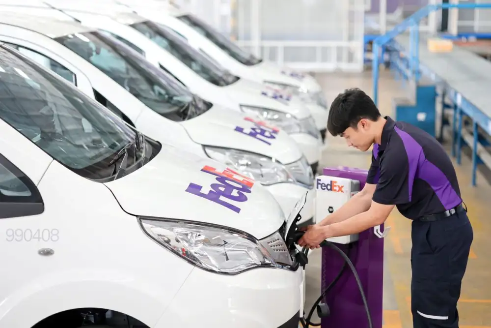 เฟดเอ็กซ์ เสริมทัพรถยนต์ไฟฟ้า (EV) ในประเทศไทย ตอกย้ำเป้าหมายสู่ความเป็นกลางทางคาร์บอนภายในปี 2583